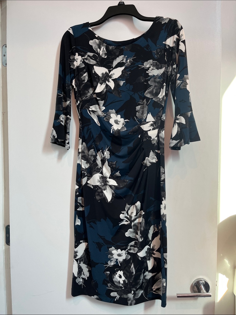 Floral midi dress, no tags but never worn 3/4 sleeves